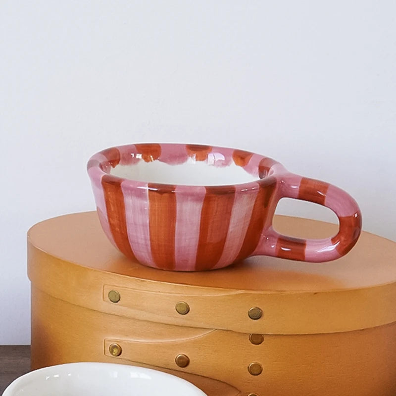 1Pc 220ml Checkerboard Ceramic Mug, Pink Striped High-Value Niche Ceramic Coffee Cup, Suitable for Breakfast Latte, Daily Household Drinking Cup, Party Decoration Cup, Afternoon Tea Coffee, Gift Giving