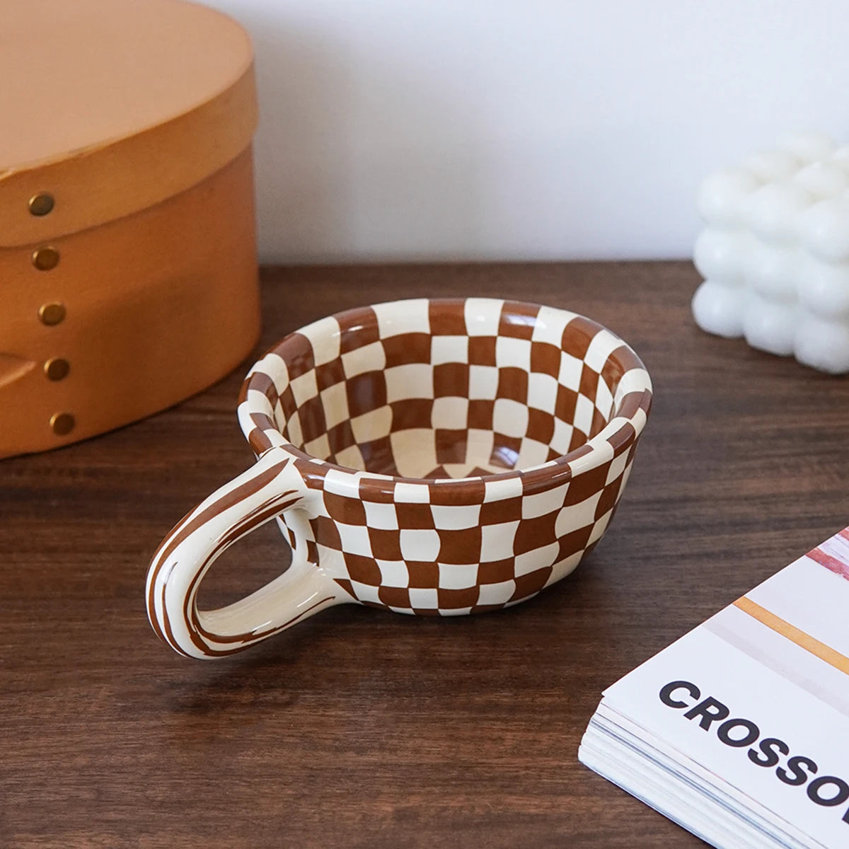1Pc 220ml Checkerboard Ceramic Mug, Pink Striped High-Value Niche Ceramic Coffee Cup, Suitable for Breakfast Latte, Daily Household Drinking Cup, Party Decoration Cup, Afternoon Tea Coffee, Gift Giving