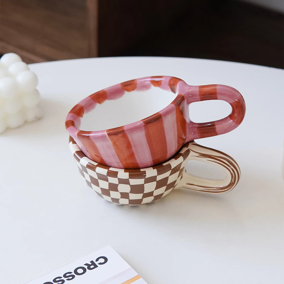 1Pc 220ml Checkerboard Ceramic Mug, Pink Striped High-Value Niche Ceramic Coffee Cup, Suitable for Breakfast Latte, Daily Household Drinking Cup, Party Decoration Cup, Afternoon Tea Coffee, Gift Giving